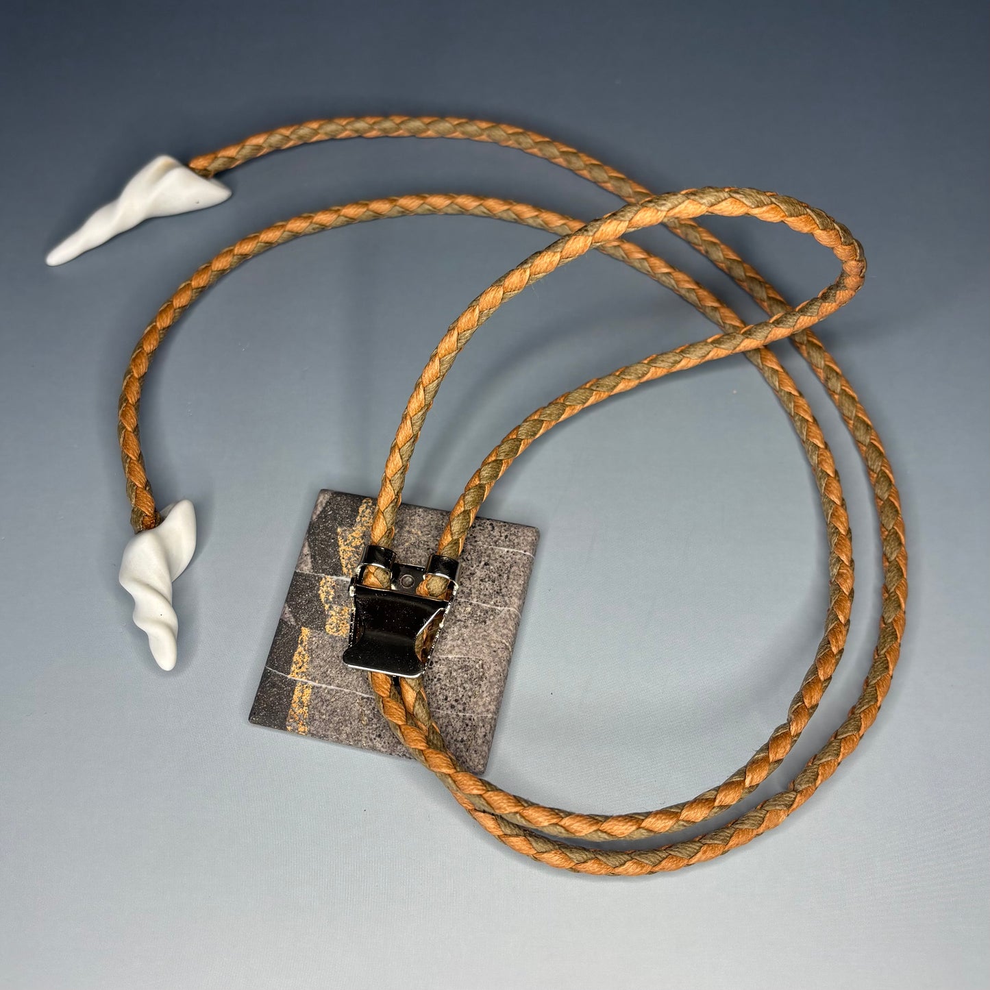 Gradient Vein Cut Bolo Tie